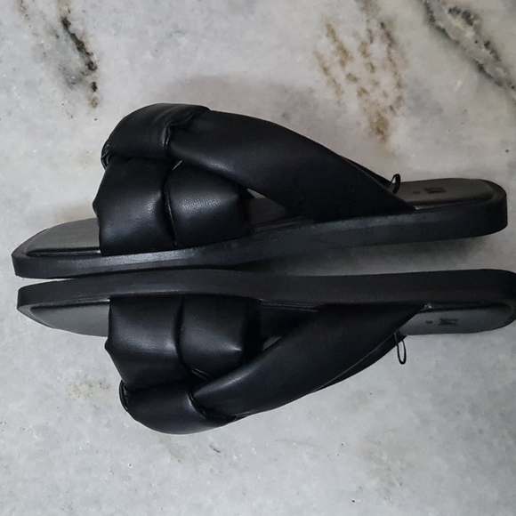 Imitation leather padded slides. - Picture 2 of 10